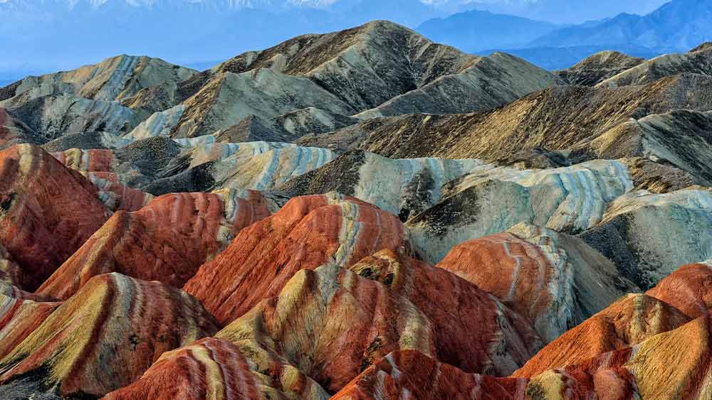 বেড়াতে গিয়ে অনেকেই স্মৃতি হিসেবে কিছু না কিছু নিয়ে ফেরেন৷ তবে রেনোবো মাউন্টেনের ক্ষেত্রে রয়েছে বিশেষ নিয়ম৷ এখান থেকে রঙিন পাথর নিয়ে যাওয়া দণ্ডনীয় অপরাধ৷ 