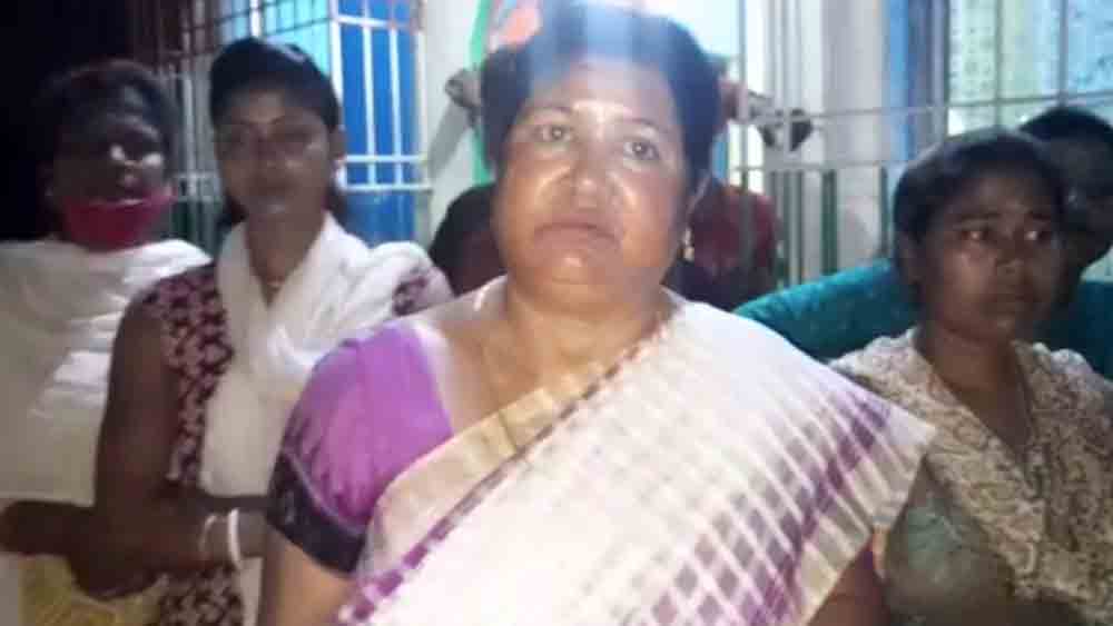 Trinamool councilor's husband attacked in Kanchrapara in North 24 Parganas dgtld