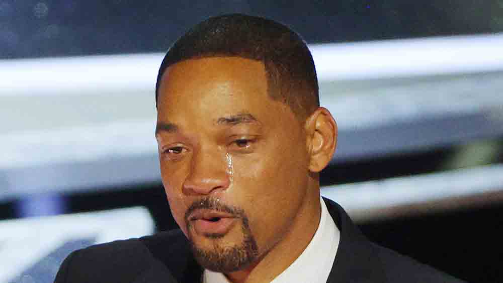 ক্রিস রকের সঙ্গে উইল স্মিথের ঝামেলা মেটাতে পরিবারের মতো পাশে থাকার আশ্বাস দিয়েছেন পাফ ড্যাডি। হলিউডের সংবাদমাধ্যমের দাবি, অস্কারমঞ্চ কাঁপানো ওই চড়ের অভিঘাতে উইলও কম ভেঙে পড়েননি। বিজ্ঞাপনী বিরতির সময় তাঁকে সামলাতে উঠে আসেন ডেনজেল ওয়াশিংটন এবং টেলর পেরিরা। 