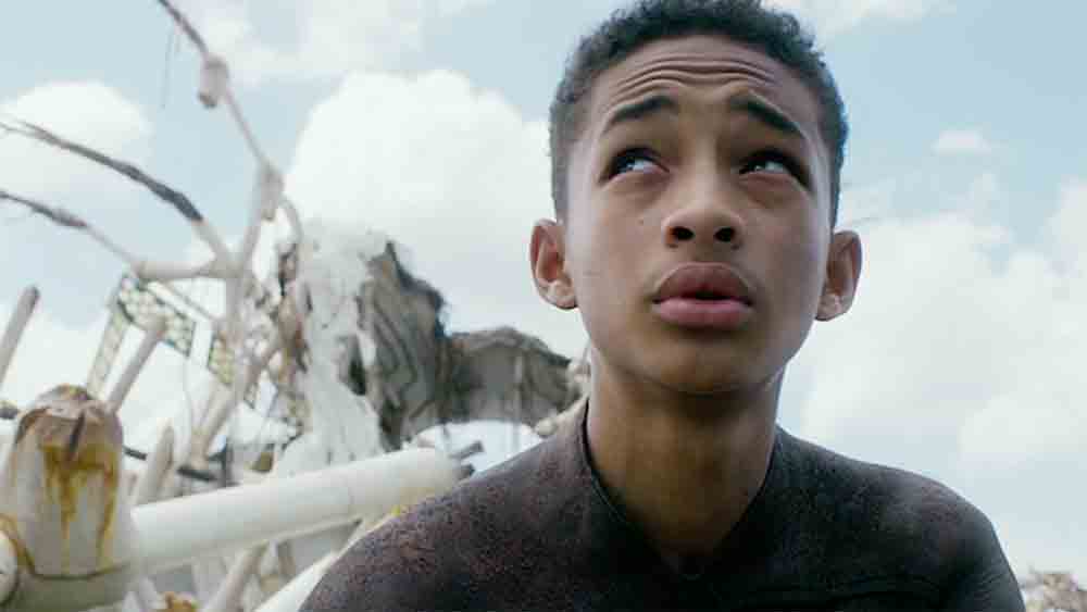 ২০১৩ সালে ‘আফটার আর্থ’ ছবিতে জেডেনের সঙ্গে দেখা গিয়েছিল উইলকে। বাবা-ছেলের জুটির বহু প্রতীক্ষিত সে ছবি অবশ্য বক্স অফিসে মুখ থুবড়ে পড়েছিল। সমালোচকেরা অখুশি ছিলেন বলে সাফ জানিয়েছিলেন। উইল জানিয়েছেন, এক দিকে বক্স অফিসে ব্যর্থতা। অন্য দিকে, ছেলের আলাদা হওয়ার অনুরোধে ভেঙে পড়েছিলেন তিনি।