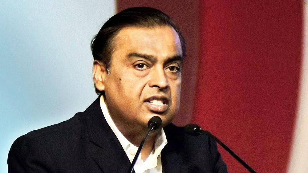 ছেলে মেয়ে সামর্থের বাইরে কিছু কিনে দিতে বললেই বাবা-মাকে অনেক সময়ই বলতে শোনা যায়, ‘‘আমরা অম্বানী নই।’’ এ রকম বলার কারণ তো সকলেরই জানা। অম্বানী পরিবার ভারতের সবচেয়ে ধনী পরিবারগুলির মধ্যে একটি।