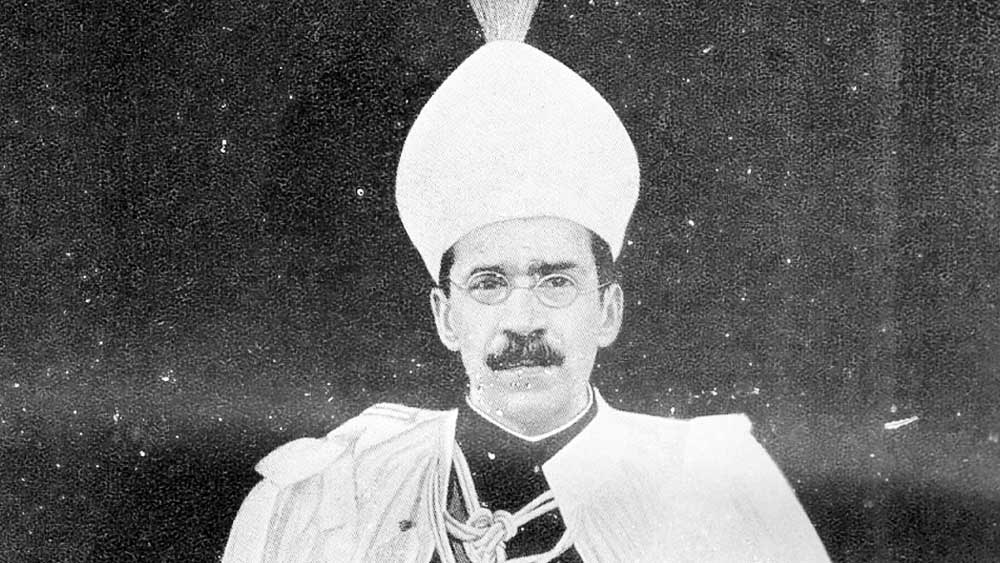 নবাব ওসমান ১৮৮৬ সালের ৬ এপ্রিল জন্মগ্রহণ করেন। 