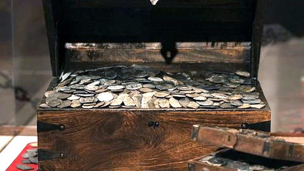 ২০১৮ সালে এক বেসরকারি সংস্থার গবেষণার নিরিখে তিনিই বিশ্বের সর্বকালের সবচেয়ে ধনী ব্যক্তির তকমা পেয়েছিলেন।