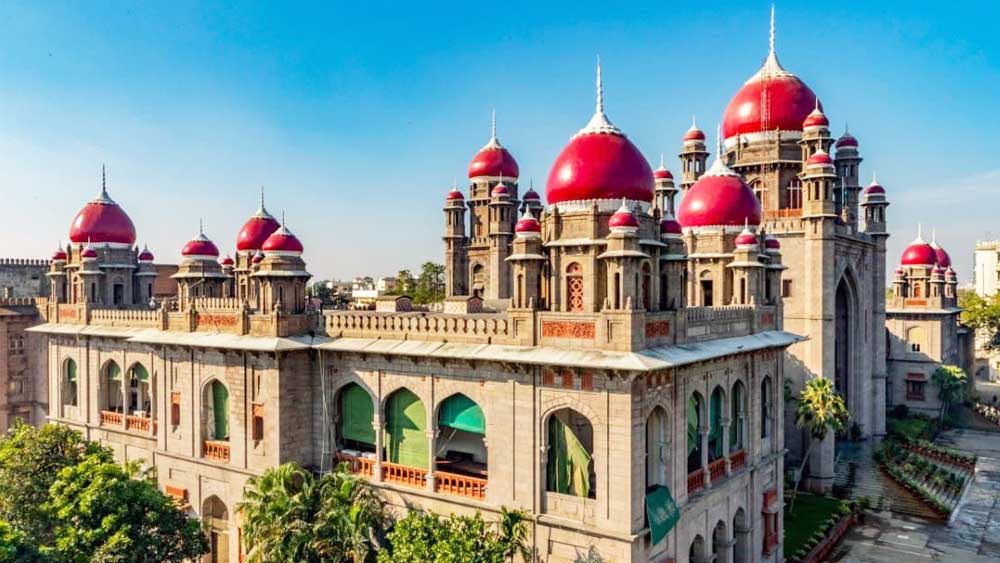 হায়দরাবাদ হাইকোর্ট-সহ হায়দরাবাদের একাধিক ভবনের উন্নয়নের জন্য নবাবকে কৃতিত্ব দেওয়া হয়।