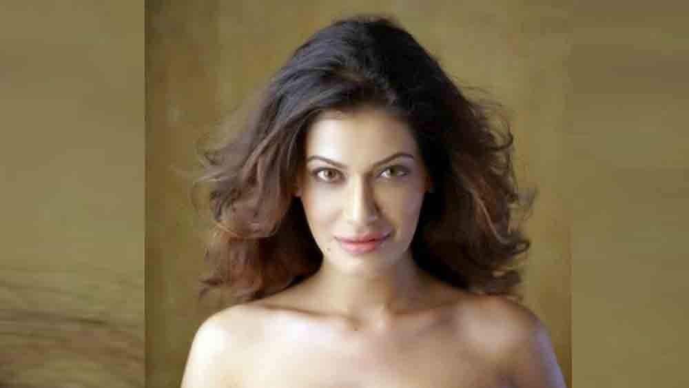 ‘বিগ বস্‌’ নিয়ে বিতর্কের আগের বছর অর্থাৎ ২০১৮ সালে কেরলের বন্যা নিয়েও নিজস্ব মতামত ছিল তাঁর। ঈশ্বরের রোষে পড়েই নাকি কেরলে বন্যা হয়েছে বলে মন্তব্য করেন তিনি। গো-হত্যা কেন বন্ধ করেনি কেরল সরকার? সে কারণেই নাকি ঈশ্বরের রোষে বন্যা হয়েছে কেরলে। পায়েলের এ হেন মন্তব্য যে সংবেদনশীল নয়, তা জানিয়ে দিয়েছিলেন টুইটার ব্যবহারকারীরা। 