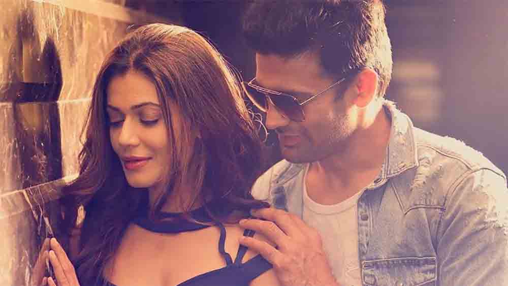 তর্কের খাতিরে ধরে নেওয়া যাক যে তিনি বশীকরণ করার চেষ্টা করেছিলেন। কিন্তু তাতে কেরিয়ারে কি উন্নতি হয়েছিল পায়েলের? এমনকি, তাঁর হবু জীবনসঙ্গী সংগ্রাম সিংহকে কি বশে আনতে চেয়েছিলেন? কঙ্গনার এ প্রশ্নের উত্তরে পায়েলের সাফ জবাব, ‘‘লোকজন যা ভাবার ভাবুন। আমি সংগ্রামের উপরে বশীকরণ বিদ্যা প্রয়োগ করিনি।’’ আর কেরিয়ার? পায়েল অবশ্য সরাসরি তা নিয়ে মন্তব্য এড়িয়ে গিয়েছেন। 