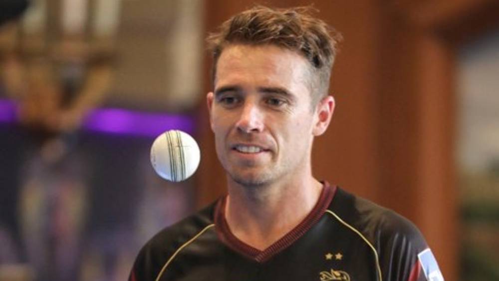 টিম সাউদি: দলে ঢুকতে পারেন নিউজিল্যান্ডের এই পেসার। প্রথম ম্যাচে মাত্র তিন বিদেশি নিয়ে খেলেছিল কলকাতা। সাউদির নিভৃতবাস শেষ হয়েছে। চেন্নাইয়ের বিরুদ্ধে শিবম মাভি রান দিয়েছেন। তাই তাঁর জায়গায় এই অভিজ্ঞ ক্রিকেটারের খেলার সম্ভাবনা রয়েছে।