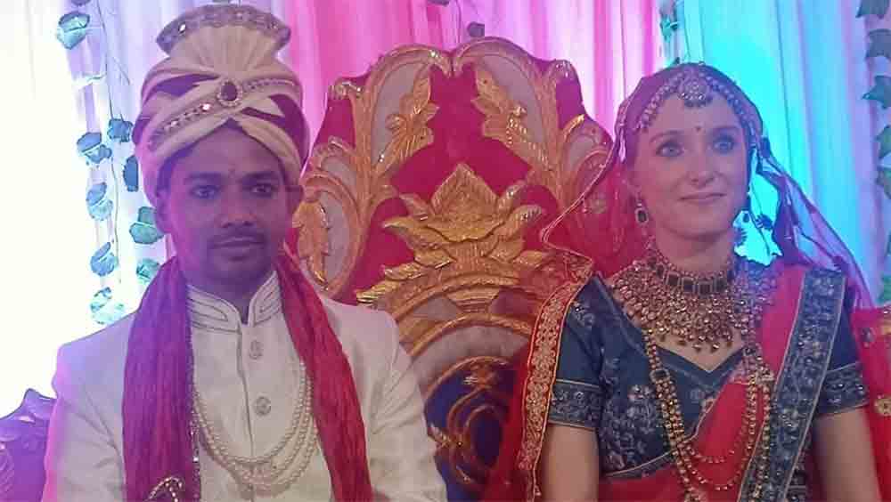 জার্মান পাত্রীর সঙ্গে বিহারি পাত্রের বোধ হয় আরও অনেক অমিল রয়েছে। তবে তাতে তাঁদের একসঙ্গে চলার পথে বাধা হয়ে দাঁড়ায়নি। 