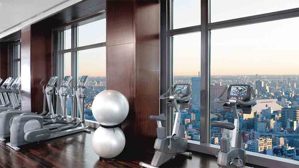 আলসেমি করে দিন কাটাতে না চাইলে অবশ্য যেতে পারেন অত্যাধুনিক ফিটনেস সেন্টারে। তা-ও রয়েছে হোটেলে। ফিটনেস সেন্টারের সঙ্গে রয়েছে ৭৫ ফুট লম্বা ল্যাপ পুল।