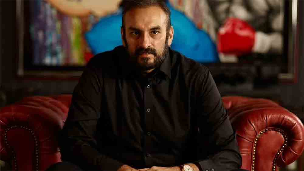 সিনেমার কারিকুরিতে প্রথাগত শিক্ষা ছিল না। ছিল না তা নিয়ে ব্যবসা করার মতো পুঁজির জোর। তবে কিছু একটা করে দেখানোর জেদ ছিল। এটুকু পুঁজি নিয়েই বারংবার ঝুঁকি নেওয়ায় প্রত্যয়ী ছিলেন নমিত মলহোত্র। সোমবার যাঁর সংস্থার ঝুলিতে এসেছে সাত নম্বর অস্কার।