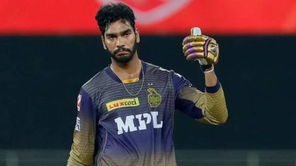 বেঙ্কটেশ আয়ার: প্রথম দুই ম্যাচে বেশি রান করতে না পারলেও বেঙ্কটেশের উপরে ভরসা রয়েছে ম্যানেজমেন্টের। ব্যাটের সঙ্গে সঙ্গে বল হাতেও কার্যকরী ভূমিকা নিতে পারেন তিনি। 