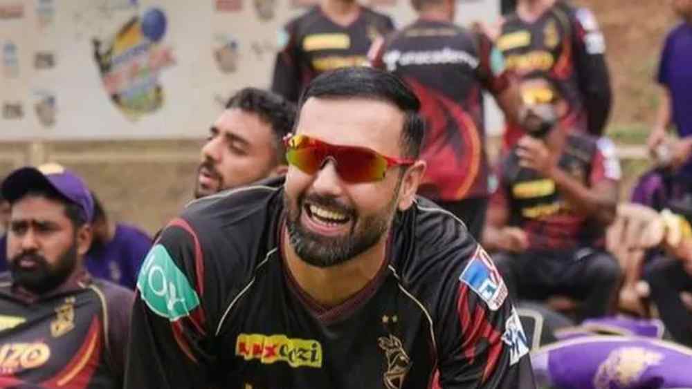 মহম্মদ নবি: স্যাম বিলিংস ব্যাঙ্গালোরের বিরুদ্ধে রান পাননি। তাঁর জায়গায় নবিকে খেলাতে পারে কেকেআর। অভিজ্ঞ এই বোলার ব্যাটটাও বেশ ভাল করেন। প্রথম একাদশে এই একটি বদলেরই সম্ভাবনা রয়েছে। 