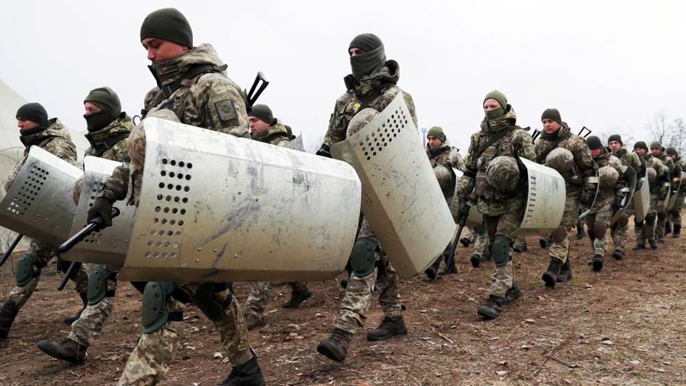 কেন অস্ত্রোপচার করাতে চাননি পুতিন? ইউক্রেন-রাশিয়ার যুদ্ধ তার কারণ কি না বা যুদ্ধ পরবর্তী রুশ অর্থনীতির বেহাল দশার জন্য পুতিনের এমন সিদ্ধান্ত কি না তা স্পষ্ট নয়। তবে ওই চ্যানেল ক্রেমলিনের ওই সূত্রকে উদ্ধৃত করে জানিয়েছে, ৯ মে-র আগে অস্ত্রোপচার হচ্ছে না। পুতিন নিজেই তারিখ নিয়ে সিদ্ধান্ত নিতে পারছেন না।