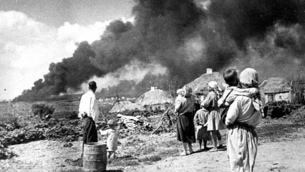 রেবা মুহুরীর জন্মের প্রায় ন’বছর পর শুরু হয় দ্বিতীয় বিশ্বযুদ্ধ৷ চারদিকের পরিবেশ দ্রুত বদল হতে থাকে সে সময়।