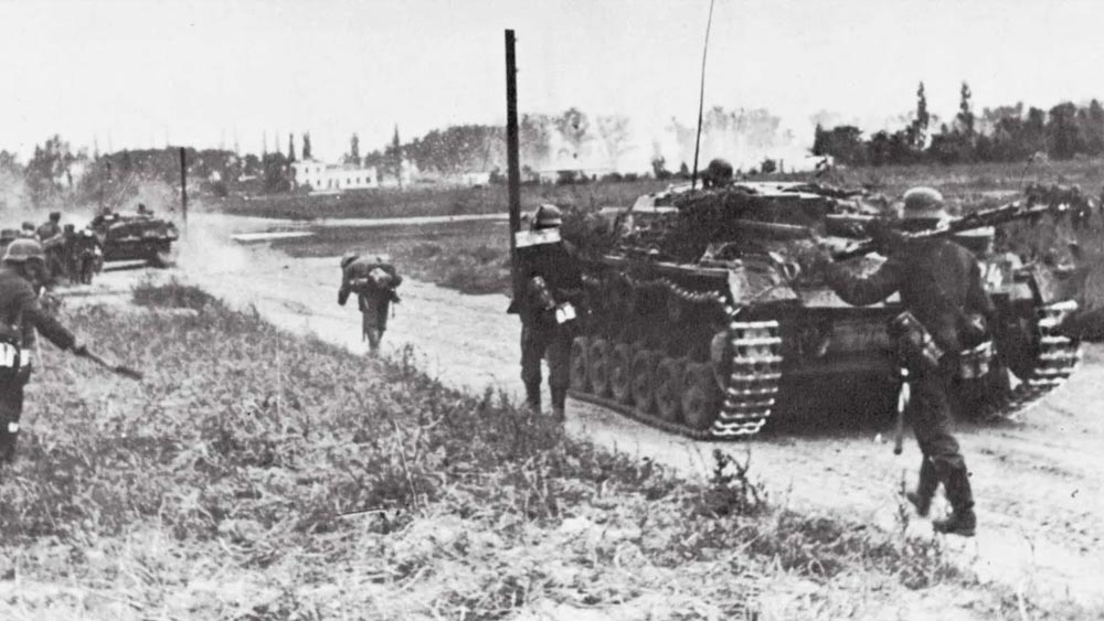 ১৯৪১ সালের ৭ ডিসেম্বর পার্ল হারবার আক্রমণ করে জাপান৷ কিছু দিনের মধ্যে বর্মা (অধুনা মায়ানমার) আক্রমণ করে তারা৷ ১৯৪১ থেকে ’৪৫ সাল পর্যন্ত বর্মার বিভিন্ন প্রান্তে মিত্রশক্তির সঙ্গে মারাত্মক লড়াই চলে জাপানি সেনার।