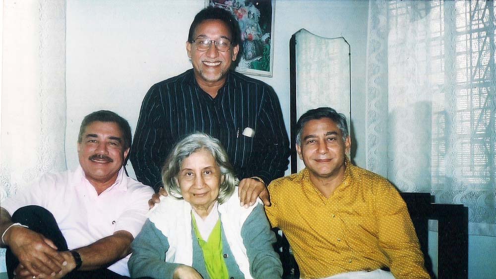 ৮১ বছরের রেবার জীবন স্তব্ধ হয়েছিল ১৩ মার্চ ২০১১ সালে৷ কলকাতার লেক গার্ডেন্সে মেজো ছেলের বাড়িতে।