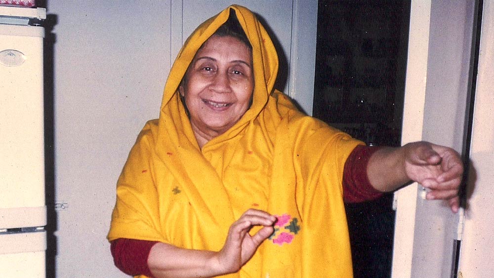 ঋণ: ঠুম্‌রি ও বাঈজী, রেবা মুহুরী, প্রতিভাস৷ বিঠ্‌ঠনবাঈ: গায়িকাদের জীবন-গল্প, দে’জ, স্মৃতির অতলে, অমিয়নাথ সান্যাল, জিজ্ঞাসা পাবলিকেশনস, মানিক অ্যান্ড আই:  মাই লাইফ উইথ সত্যজিৎ রায়, বিজয়া রায়, পেঙ্গুইন।