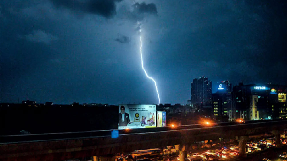 গ্রীষ্মকালে অর্থাৎ, মূলত এপ্রিল-মে মাসে গাঙ্গেয় পশ্চিমবঙ্গ ও পার্শ্ববর্তী অঞ্চলে মাঝেমাঝে বিকেল কিংবা সন্ধ্যার দিকে বজ্র, বিদ্যুৎ-সহ যে প্রচণ্ড ঝড়-ঝঞ্ঝার সৃষ্টি হয়। তাকে কালবৈশাখী বলে।