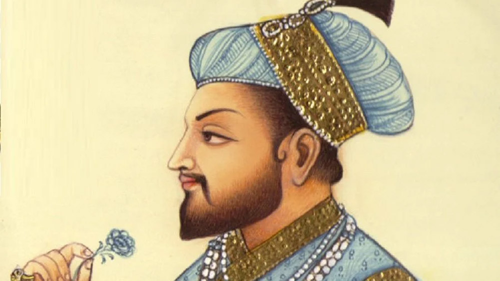 ১৬২৮ সালে পঞ্চম মুঘল সম্রাট হওয়ার পরে খুরম নাম বদলে হন শাহজহান। তার বছর তিনেক পরেই চতুর্দশ সন্তানের জন্ম দিতে গিয়ে প্রয়াত হন মমতাজ। তাঁরই সমাধিস্থলে শাহজাহান গড়ে তোলেন তাজমহল।