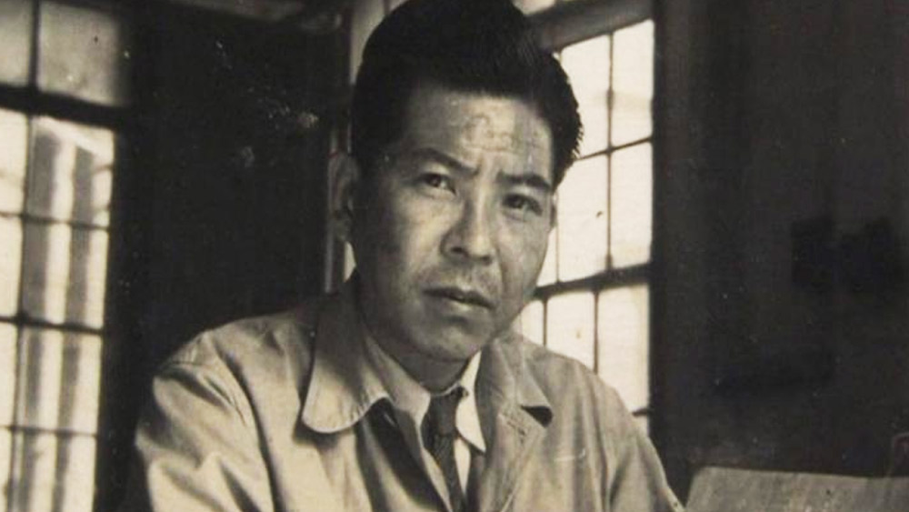 পেশায় মেরিন ইঞ্জিনিয়ার সুতোমু জাপানের সংস্থা মিৎসুবিশির জন্য তেলবাহী জাহাজের নকশা করতেন। ১৯৪৫ সালের ৬ অগস্ট কাজের সূত্রেই তিনি ছিলেন হিরোশিমায়। তিন মাসের কেজো সফর সেরে সে দিনই তাঁর বাড়ি ফেরার কথা ছিল হিরোশিমা থেকে।