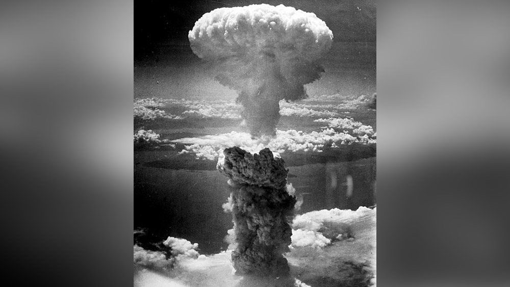 ঠিক সকাল সওয়া ৮টায় সুতোমু যখন অফিসের কাছাকাছি প্রায় পৌঁছে গিয়েছেন, নিশ্চিন্তে হাঁটছেন বন্দরের পাশ দিয়ে, তখনই ঘটে ঘটনাটি। 