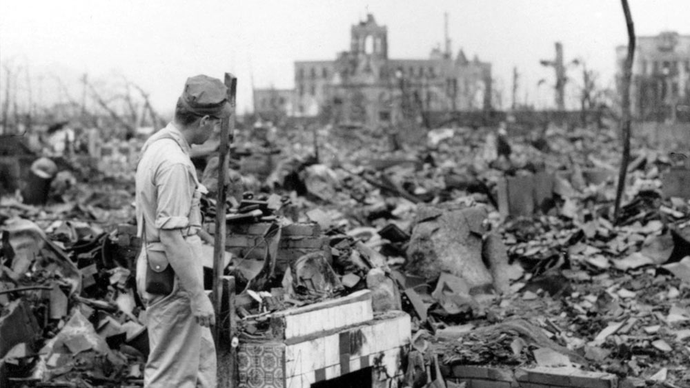 জ্ঞান ফিরলে প্রথমেই দুই সহকর্মীর খোঁজ করেন সুতোমু। খুঁজে না পেয়ে জখম শরীরেই উঠে বসেন বাড়ি ফেরার ট্রেনে। পরমাণু বিস্ফোরণে বিধ্বস্ত হিরোশিমায় অদ্ভুত ভাবে তখনও ট্রেন পরিষেবা চালু ছিল!