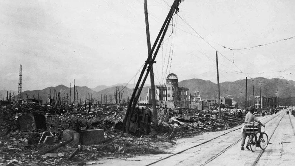 তবে শারীরিক আঘাত না পেলেও নাগাসাকির বিস্ফোরণের পর টানা এক সপ্তাহ ধূম জ্বরে আক্রান্ত ছিলেন সুতোমু। টানা বমিও হতে থাকে তাঁর। 