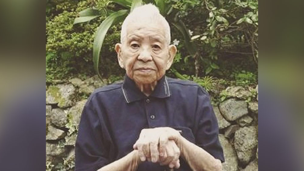 বিকিরণের তীব্র প্রভাব পড়েছিল তাঁর শরীরে। শেষ বয়সে ছানি, লিউকোমিয়ার মতো অসুখে পড়েন। ২০০৯ সালে সুতোমু জানতে পারেন তিনি পাকস্থলীর ক্যানসারেও আক্রান্ত। তত দিনে ক্যানসারে স্ত্রীকে হারিয়েছেন তিনি।