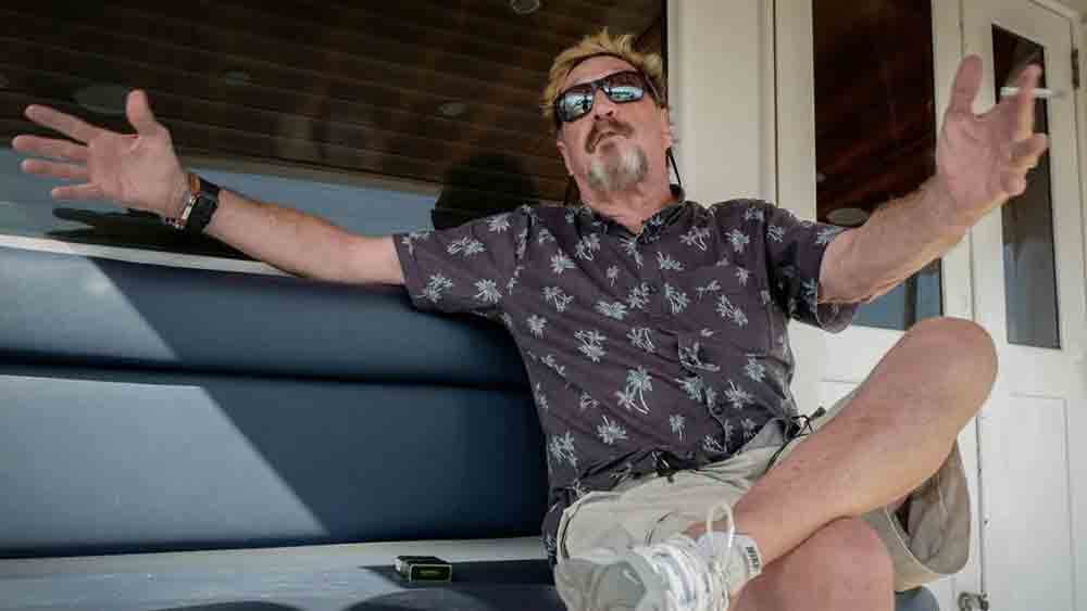 ওই টুইটে আরও লেখেন, ‘জেনে রাখো যে আমি যদি নিজেকে ফাঁসিতে ঝোলাই, সেটা আমার কোনও দোষ নয়।’ তাঁর এই টুইটকে কেন্দ্র করে তৈরি হয় বিতর্ক।