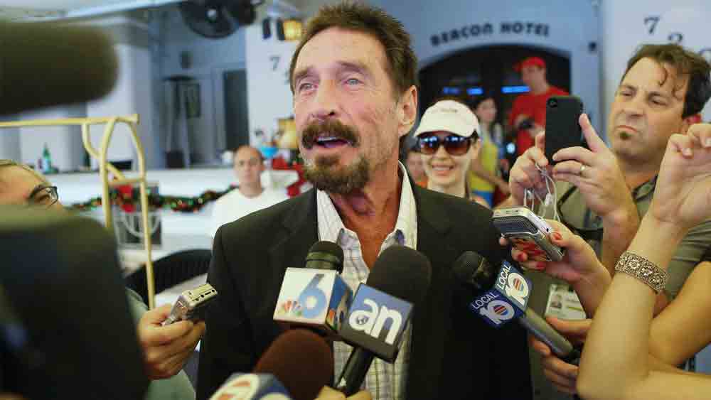 বেলিজে থাকাকালীন তাঁর বিরুদ্ধে মাদক রাখা এবং বেআইনি কার্যকলাপেরও অভিযোগ ওঠে।