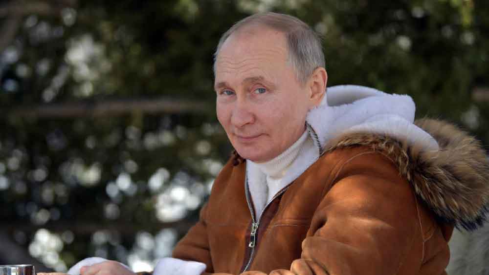 তবে কানাঘুষোয় শোনা যায়, মারিয়া এবং ক্যাটরিনা ছাড়াও পুতিনের আরও সন্তান রয়েছে। কিন্তু তাঁদের প্রত্যেকের জন্মই বিবাহ-বর্হিভূত সম্পর্কের জেরে। মারিয়া এবং ক্যাটরিনা ছাড়া বৈধ তকমা পাননি আর কেউই।