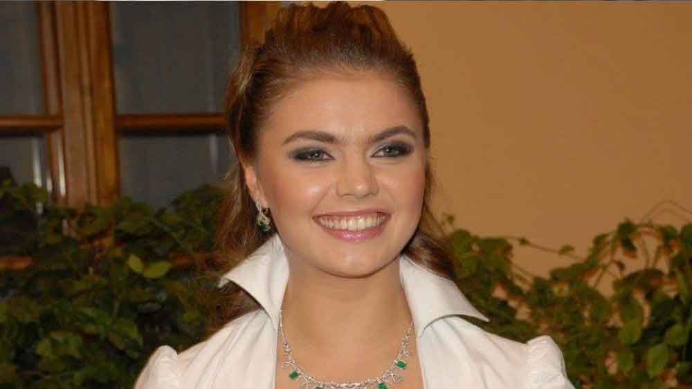 সুইজারল্যান্ডের এক সংবাদপত্রের প্রতিবেদন অনুযায়ী, পুতিন এবং আলিনার দ্বিতীয় সন্তানের জন্ম হয় মস্কোতেই। ২০১৯ সালে। পুতিনের এই দুই পুত্রের জন্ম একই চিকিৎসকের হাতে হয়েছিল বলেও জানা যায়।