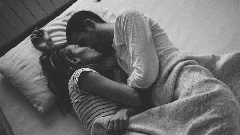 ওই সমীক্ষায় প্রশ্ন ছিল, ‘কোন কোন ঝুঁকিপূর্ণ জায়গায় আপনারা যৌন সম্পর্কে লিপ্ত হয়েছেন?’