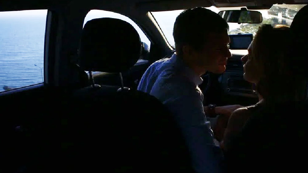 ওই ছাত্র আরও লিখেছেন, ‘শুধু ফাঁকা অডিটোরিয়ামেই নয়, কখনও বা কলেজের পার্কিং লটে গাড়ির মধ্যেই। আবার কখনও বা কলেজ বিল্ডিংয়ের বারান্দায়…।’