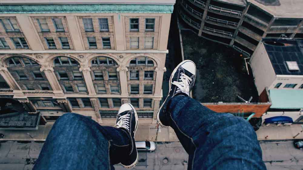 যৌনসংসর্গ স্থাপনের অভিজ্ঞতা বিষয়ে তিনি আরও লিখেছেন, ‘আমার বাড়ির বেসমেন্টের গাড়ি পার্কিঙে, কখনও একটি বারের ওয়াশরুমে...। তবে একেবারে অন্য রকম অভিজ্ঞতা ছিল রাতের বেলা একটি গল্ফ কোর্সে…।