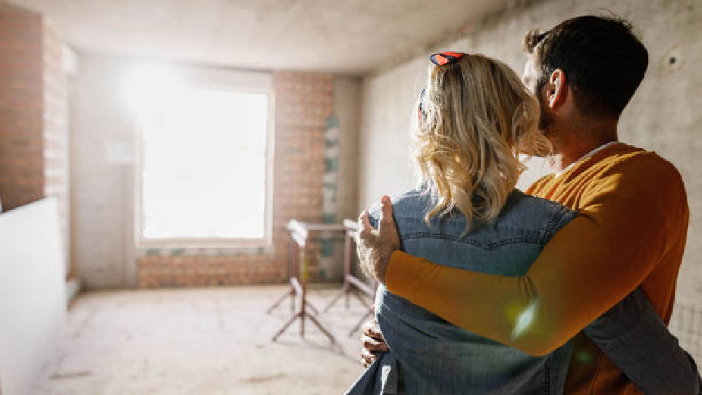 অন্য এক ব্যক্তি লিখেছেন, নির্মিয়মাণ একটি ফ্ল্যাটে যৌন সম্পর্কে লিপ্ত হয়েছিলেন। তখন ওই ফ্ল্যাটের অন্য তলায় কাজ করছিলেন রাজমিস্ত্রিরা। শুধু অসমাপ্ত ফ্ল্যাটেই নয়, শপিং মলের ওয়াশরুমেও নাকি যৌন সংসর্গ উপভোগ করেছেন তাঁরা।