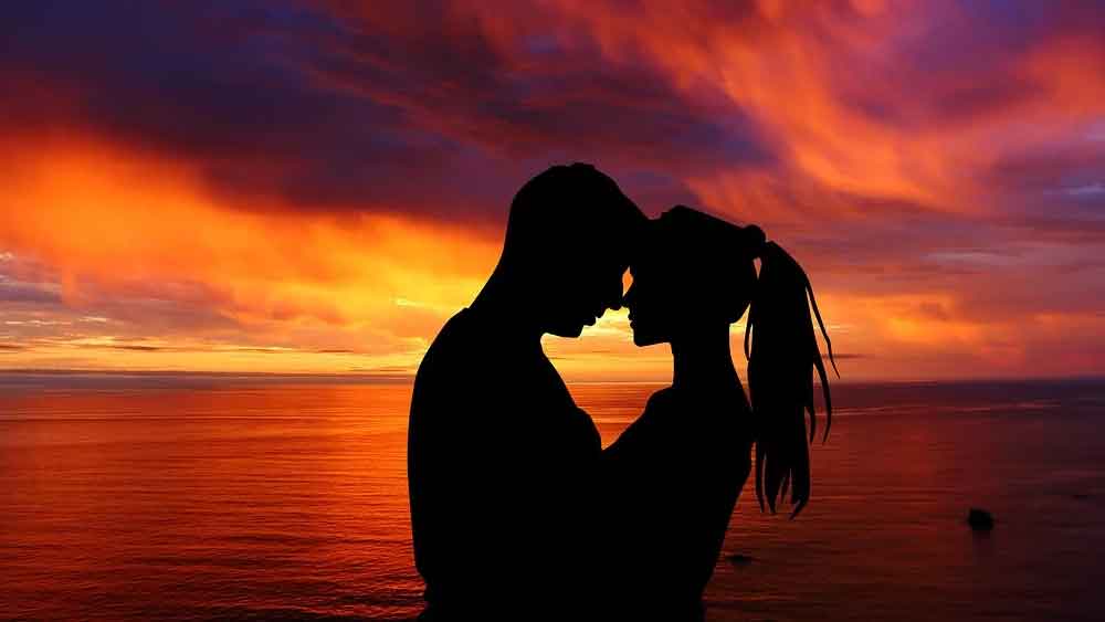 যৌনতা তো অপরাধ নয়। দুই প্রাপ্তবয়স্ক ব্যক্তির পারস্পরিক ইচ্ছায় যৌন সংসর্গে লিপ্ত হওয়ায় কোনও ছুৎমার্গ থাকারও কথা নয়। অথচ, এ নিয়ে নানা ধরনের সামাজিক সমস্যা রয়ে যায়। 