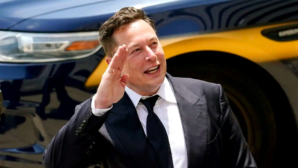 অনেকের মতে ইলনের টাকার নাকি অন্ত নেই। আর সেই কারণে এত টাকা নিয়ে কী করবেন তা বুঝতে না পেরে ইলন এই সব কাণ্ড ঘটাচ্ছেন।