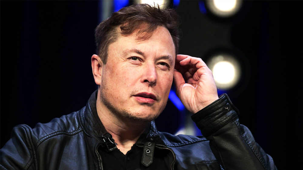 তবে পৃথিবীর সব থেকে বিত্তবান ব্যক্তি হওয়ার আগে থেকেই নিজের ফোন বদলানোর এই অভ্যাস রয়েছে তাঁর।