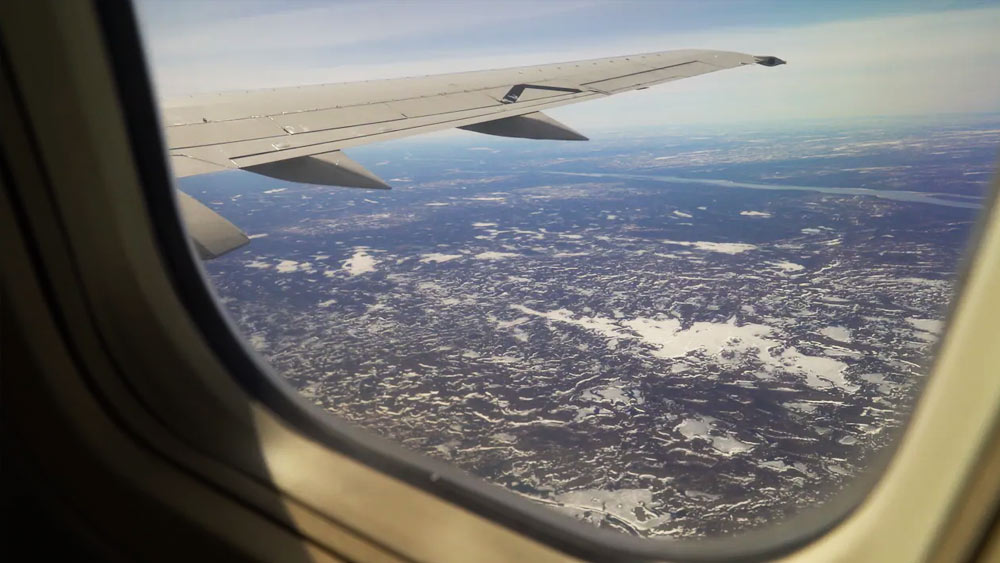 বিমানের প্রধান যন্ত্রাংশে ত্রুটির কারণে বিমানে জ্বালানির পরিমাণ কত ছিল, তা জানার কোনও অবকাশ ছিল না। বিমান চলাকালীন কম্পিউটার জানান দেয়, উড়ানের জন্য পর্যাপ্ত জ্বালানি রয়েছে কিনা। ত্রুটি দেখা যায় সেই কম্পিউটারেই। বিমানটি ওড়ার আগেই সেই ত্রুটির কথা জানতেন বিমানচালকেরা। নির্দিষ্ট গন্তব্যে অবতরণের পর ওই ত্রুটি নিয়ে কর্তৃপক্ষের সঙ্গে কথা বলবেন বলেও ভেবেছিলেন তাঁরা।