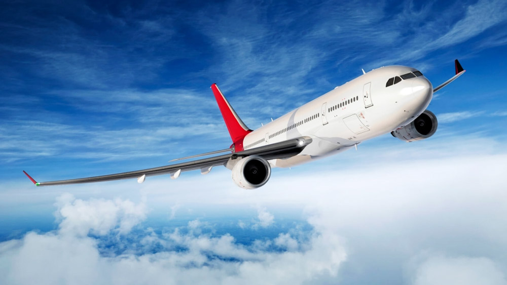 বাঁ’দিকের ইঞ্জিনে জ্বালানির ঘাটতির কারণে বিপদসঙ্কেত বেজে ওঠার কিছু পরেই বিপদসঙ্কেত বাজতে থাকে ডান দিকের ইঞ্জিনেও। 