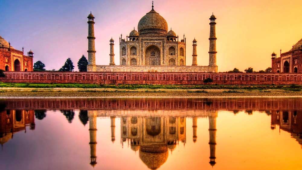 ৩৫০ বছর পর ১৯৮৩ সালে ইউনেস্কো তাজমহলকে বিশ্ব ‘হেরিটেজ সাইট’ হিসেবে ঘোষণা করে।