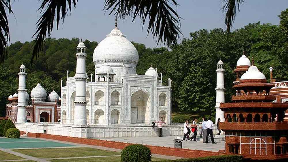 জানেন কি চিনেও রয়েছে ‘তাজমহল’! চিনের শেনজেন শহরের ‘উইন্ডো অব দ্য ওয়ার্ল্ড’ পার্কে রয়েছে তাজমহলের এই প্রতিরূপ।