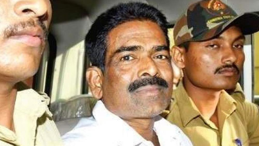 তদন্তে নেমে পুলিশ গ্রেফতার করে মোহনকুমার ওরফে ‘সায়ানাইড মোহন’কে। ২০ জন মহিলাকে খুনের ঘটনায় দোষী সাব্যস্ত হয়। ২০১৩ সালে তার ফাঁসির সাজা হয়।