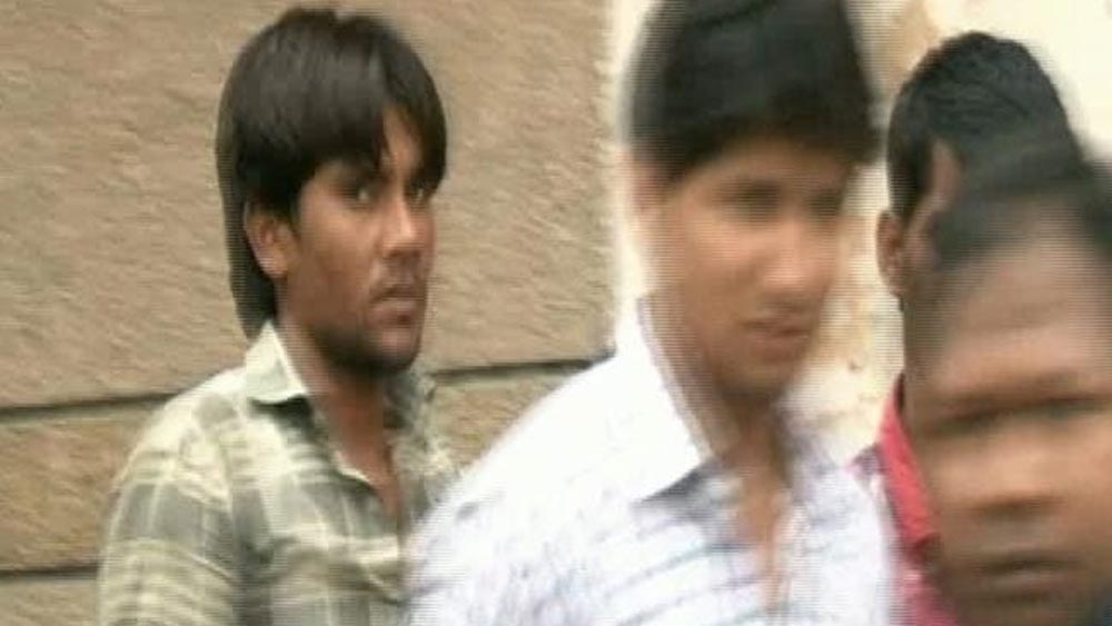 ২০১৫ সালে দিল্লিতে রবীন্দ্র কুমার নামে এক ব্যক্তিকে ১৫ জন শিশু-নাবালককে খুনের ঘটনায় গ্রেফতার করে পুলিশ। দু’বছরের শিশু থেকে ১০-১২ বছরের নাবালক— সকলেই ছিল রবীন্দ্রর অপরাধের শিকার।