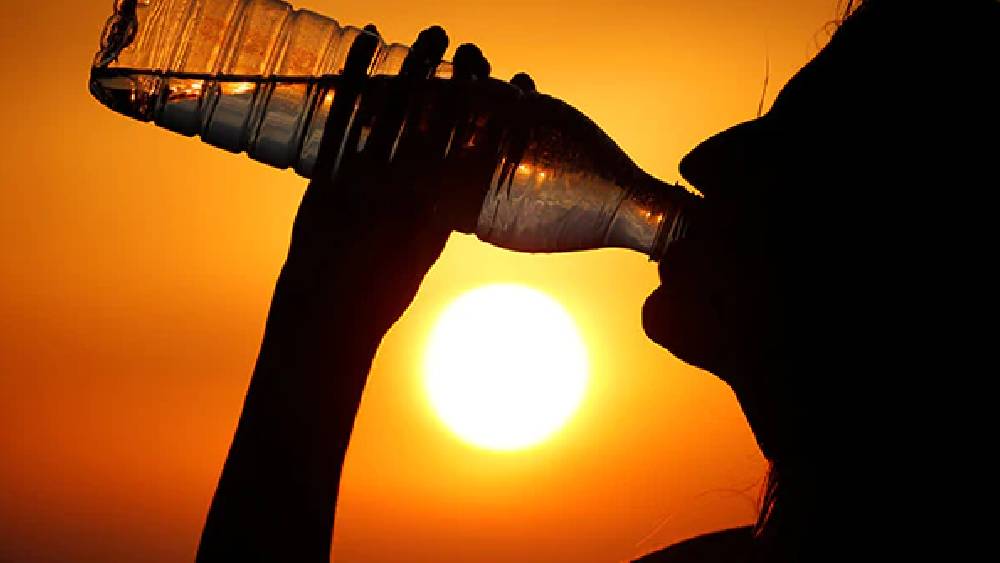 হৃদ্‌রোগের ঝুঁকি কমাতে পর্যাপ্ত জল খাওয়ার বিকল্প নেই। 