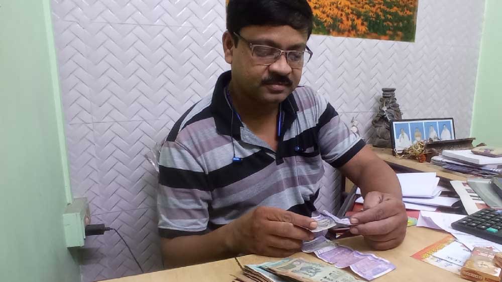 কী ভাবে চলে এই ব্যবসা? 