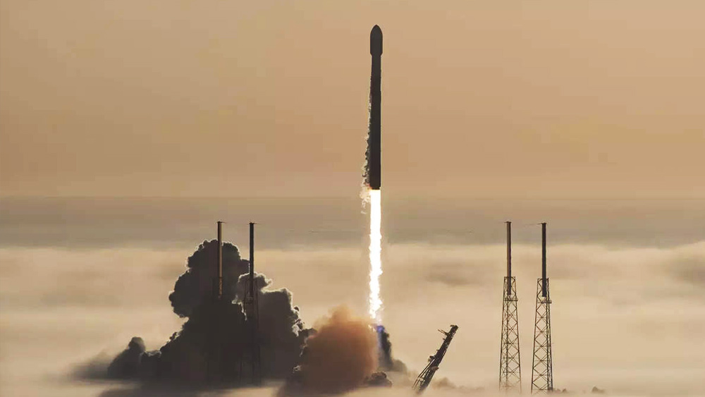 প্লেসেটস্ক কসমোড্রোম ১৯৫৭ সালে প্রতিষ্ঠিত একটি বিশেষ সেনা পরিচালিত এলাকা। মূলত আন্তঃমহাদেশীয় ব্যালিস্টিক ক্ষেপণাস্ত্র পরীক্ষা করার জন্য এই এলাকা তৈরি করা হয়েছে।