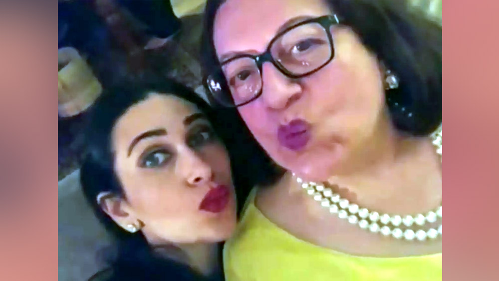 তখন এই কথা সত্যিই প্রচলিত ছিল যে, করিশ্মার কোন সিনেমা করবেন বা কী পোশাক পরবেন, তা ববিতা নিজেই ঠিক করতেন। ববিতার এই অভ্যাসের জন্য অনেক পরিচালকই করিশ্মার সঙ্গে কাজ করতে রাজি ছিলেন না বলেও কানাঘুষো শোনা গিয়েছিল।