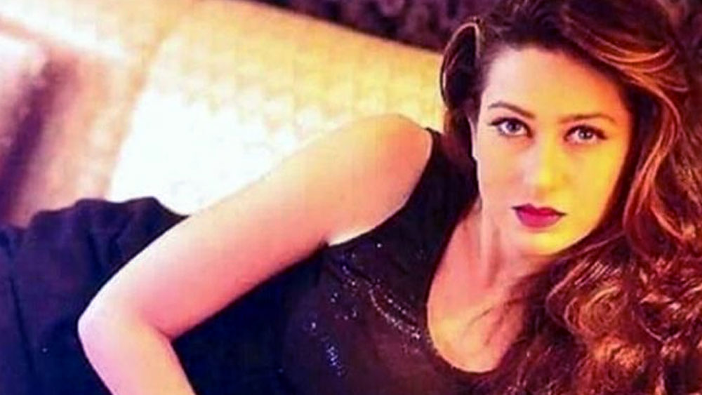 করিশ্মা আরও বলেন যে, আসলে পূজার মা-বাবার মধ্যেই কোনও সমস্যা আছে এবং পূজা নিজেই তাঁর বাবা-মায়ের হাত থেকে রেহাই পাওয়ার চেষ্টা করছেন। পাশাপাশি, পূজার মা কিরণ ভট্টের সঙ্গে মহেশের সম্পর্কে ফাটল এবং মহেশের সঙ্গে সোনির সম্পর্কের প্রসঙ্গও তুলে আনেন করিশ্মা।